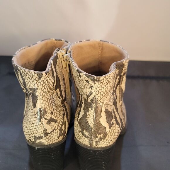 SOUL NATURALIZER COWBOY ANKLE POINTED TOE SIDE ZIPPER CHUNKY BLOCK HEEL BOOT - Picture 10 of 15